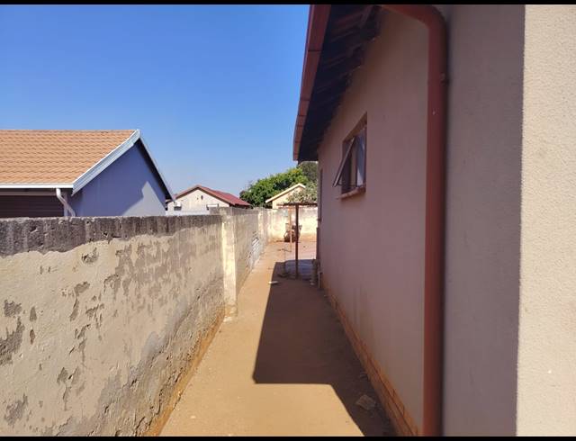3 BEDROOM HOUSE FOR SALE IN TLHABANE WEST